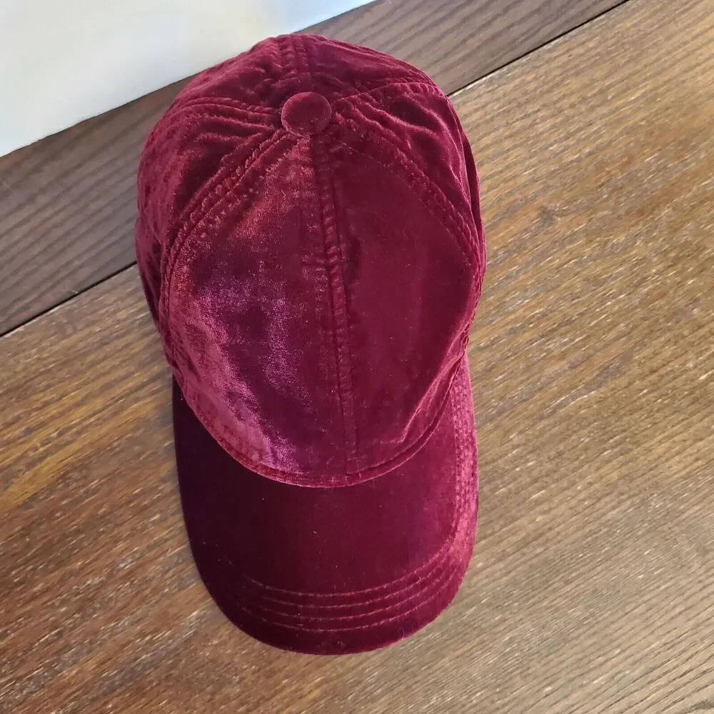 GAP Velvet Baseball Cap Women Sz S/M‎ 58cm Red Delicious Adjustable Strap Unisex
